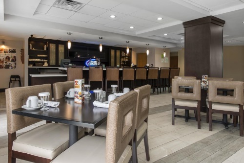Holiday Inn Savannah South restaurant